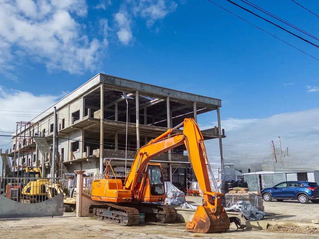 prospek industri alat berat 2025